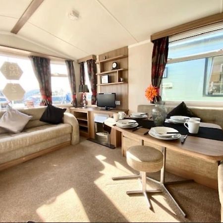 Swift Loire Hotel Jaywick Sands Екстериор снимка