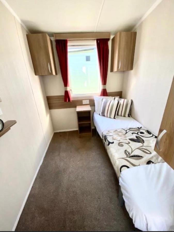 Swift Loire Hotel Jaywick Sands Екстериор снимка